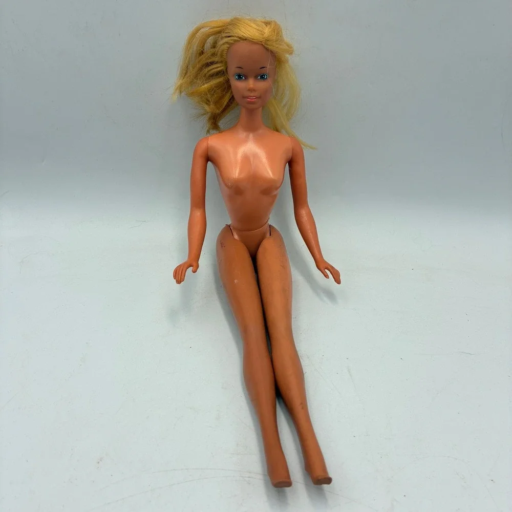 Vintage 1966 Mattel Barbie Doll Blonde Blue Eyes Tan Skin Korea Superstar Era